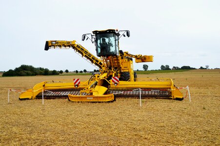 Machine farm tug