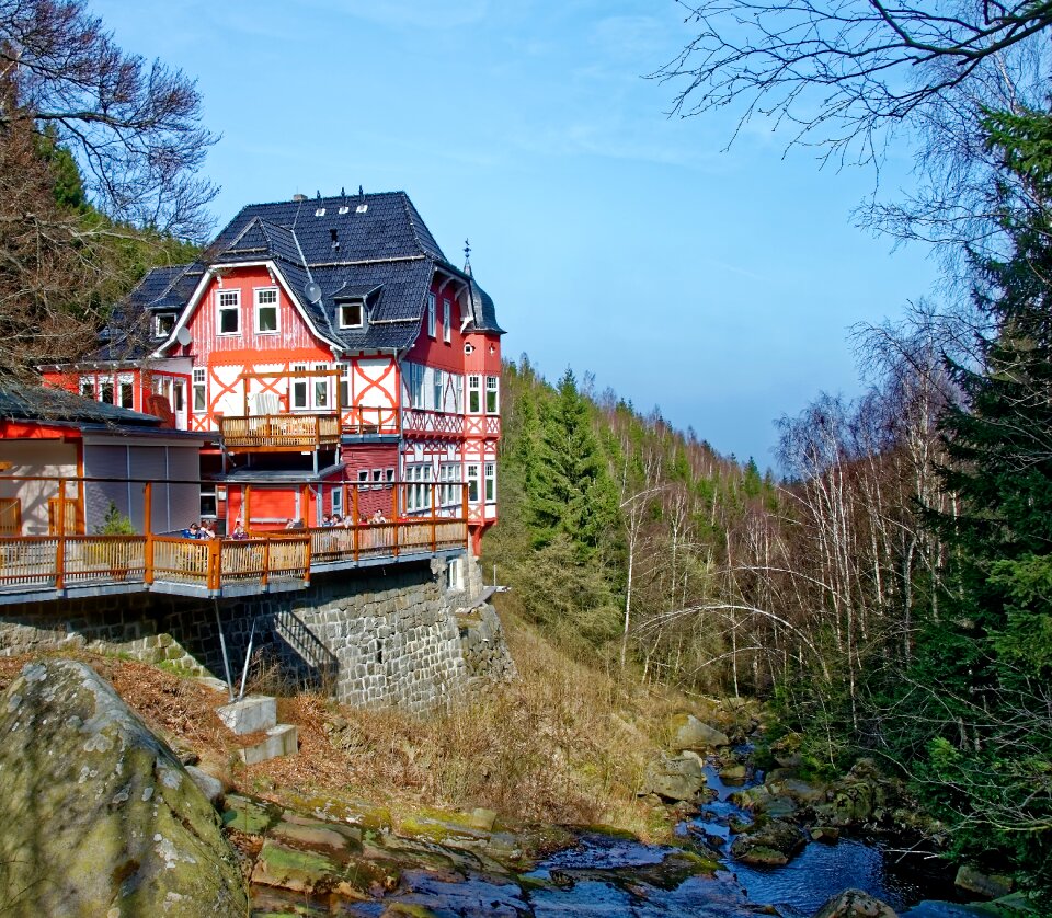 Landscape building water