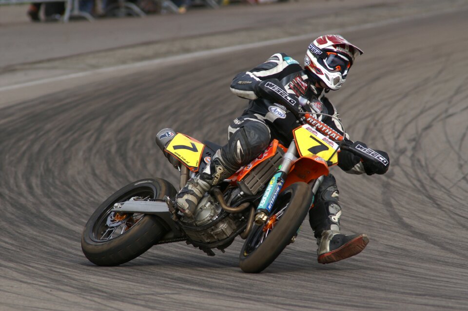 Race track competition