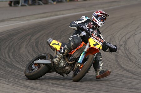 Race track competition