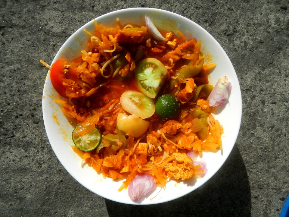 Sautéed sponge gourd and carica papaya with Jiangnan style noodle and annatto Ginisang Papaya  List of Philippine dishes  Sautéing  Sau Tao Sau Tao Jiangnan Style Noodles (Original Flavour) & XO s