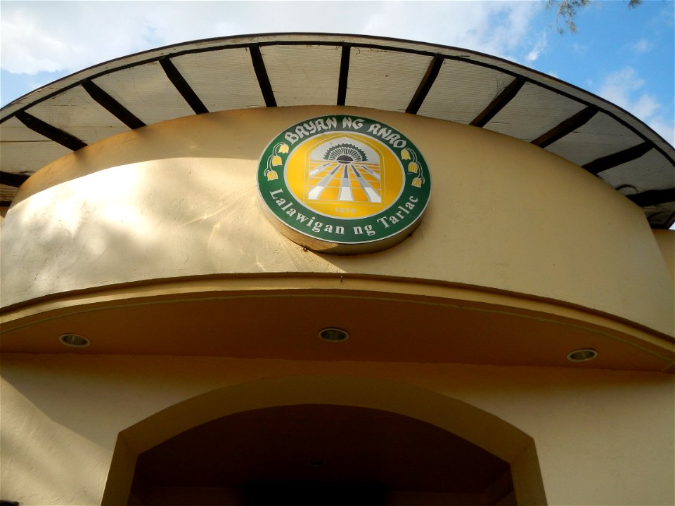 Anao, Tarlac Municipal Hall and Anao, Tarlac Town Marker and Municipal Plaza, (in Barangay Poblacion, Anao, Tarlac, Tarlac Province, Cananga odorata ylang-ylang is Tagalog word ilang, meaning "wildern