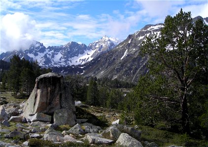 Pic Méchant (right) and Pic de Bugatet (left) from above lac d'Aubert photo