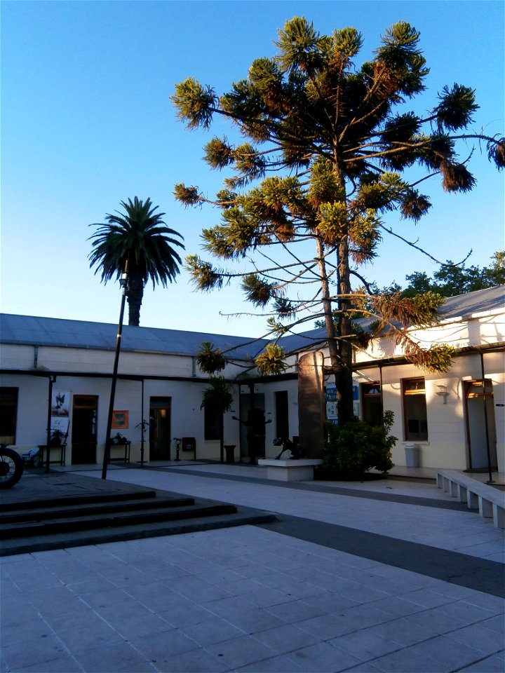 Patio del Centro Cultural Islas Malvinas en la ciudad de La Plata, capital de la Provincia de Buenos Aires, Argentina.