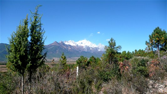 Yulong Xueshan - Jade Dragon Snow Mountain near Lijiang in Yunnan photo