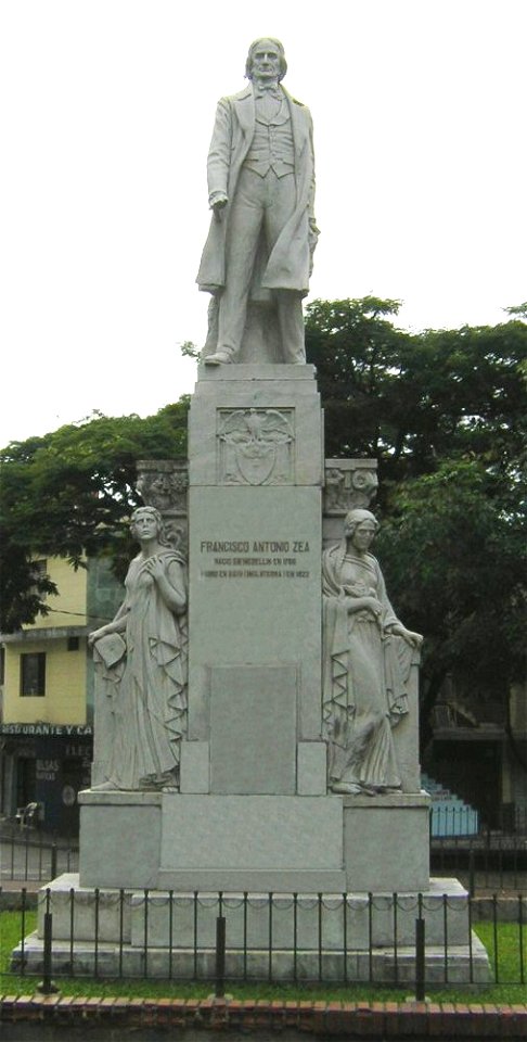 Estatua de Francisco Antonio Zea, ubicado en la Plazuela Zea, Medellín, Colombia
