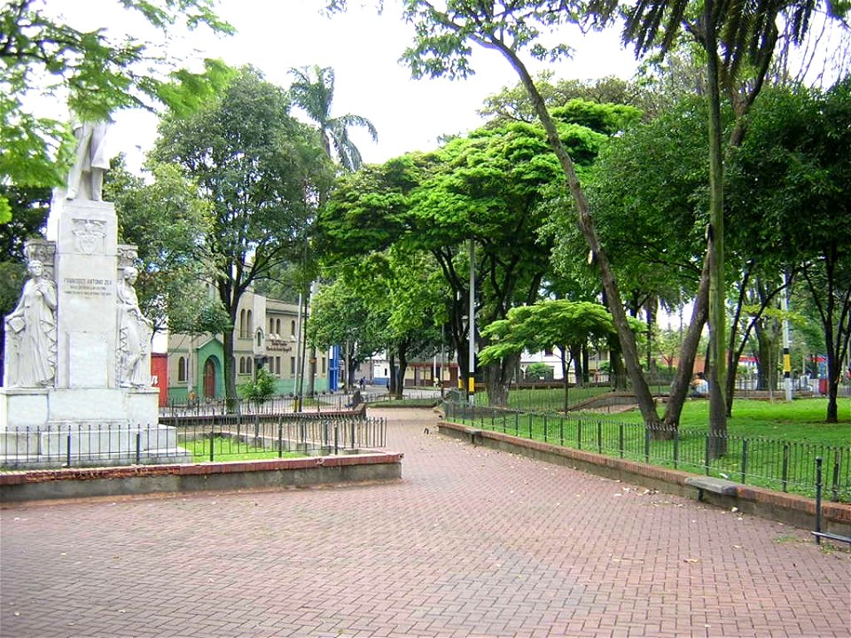 Estatua de Francisco Antonio Zea ; Plazuela Zea, Medellín, Colombia