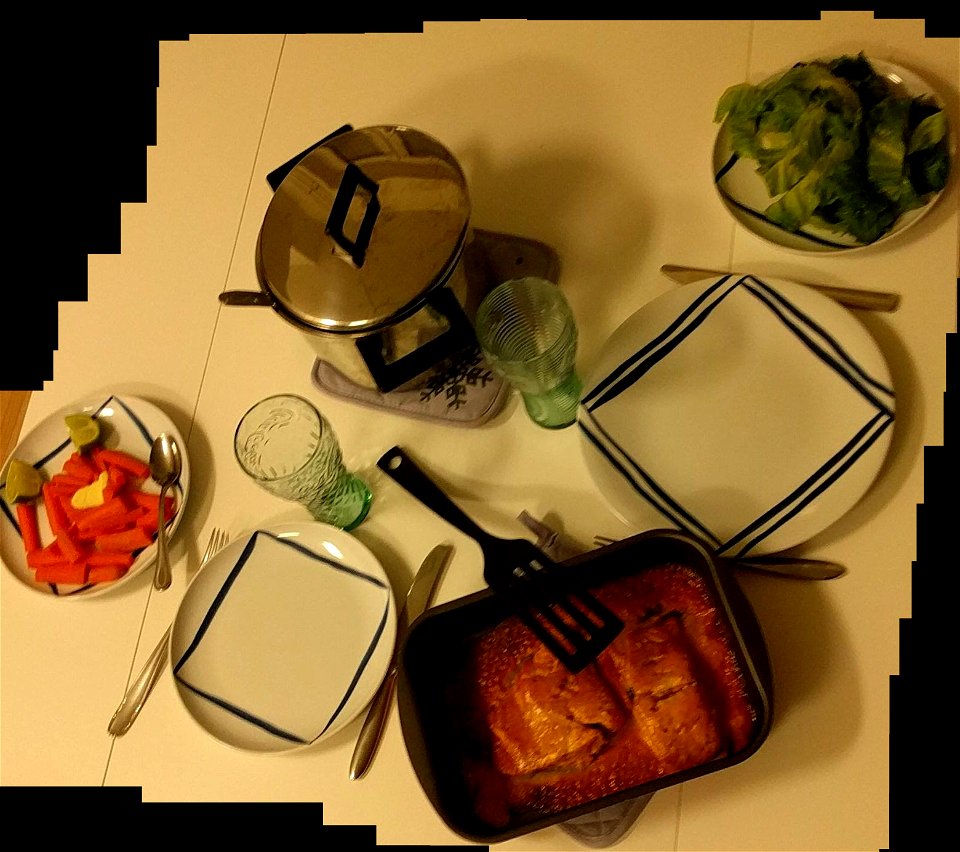 This image depicts this Wikidata item Q86594655
A full dish of salmon with rice and sauce. There's also salad to the top right. On the bottom left there's carrots(in future versions of the recipe the 