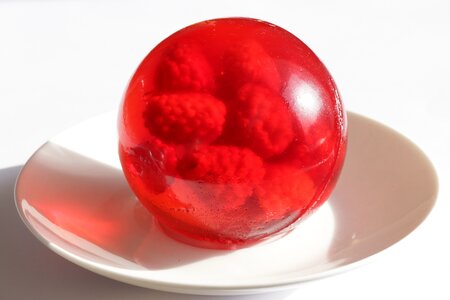 Berry round white plate