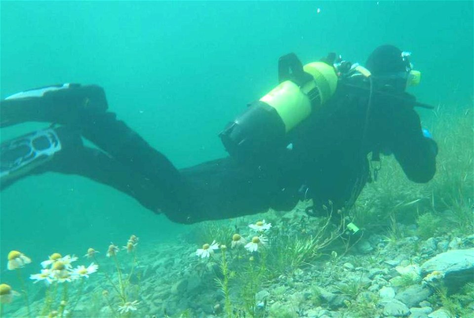 Taucher im de:Lai da Marmorera, de:Bergseetauchen