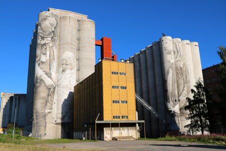 Silos graffiti a new team mural