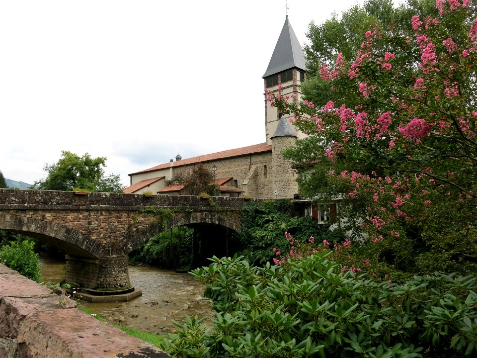 Bridge and church of Saint-Étienne-de-Baïgorry (Pyrénées-Atlantiques, France).