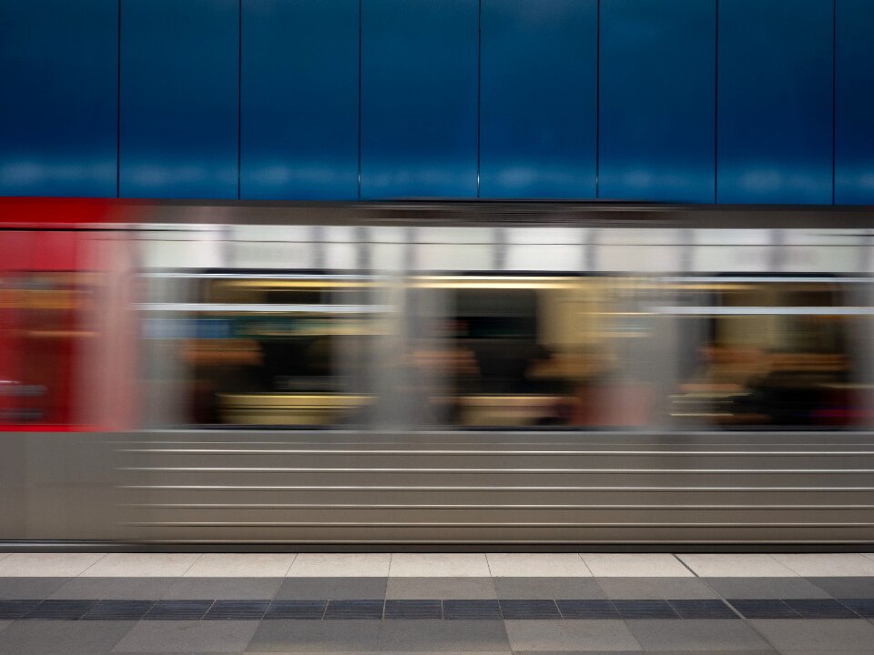 U4 stop rail traffic