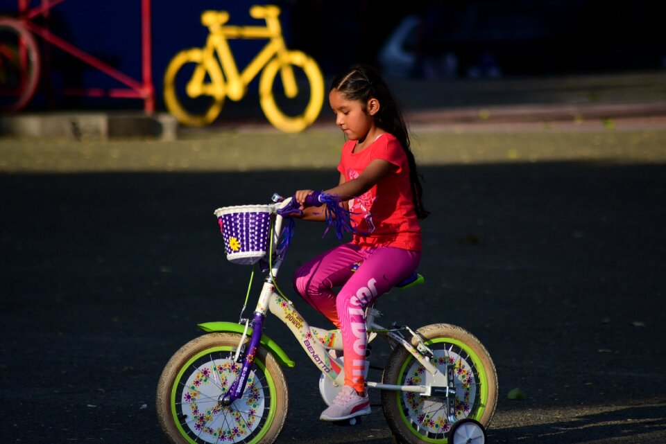 Bicycles girl latino