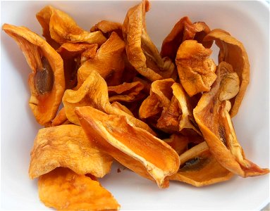 Kiln-dried Kaki fruit (ko:감나무) slices