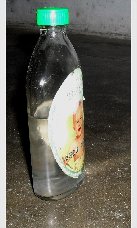 omum water bottle of Tamil Nadu ஒமத்தண்ணீர் உள்ள கண்ணாடிப்புட்டி. இது அனைத்து தமிழக மளிகைக் கடைகளிலும் கிடைக்கும் நாட்டு மருந்து ஆகும். செரிமான மண்டலத் தொந்தரவிற்கு வெறும் வயிற்றில் காலை வேளைகளில் இயற