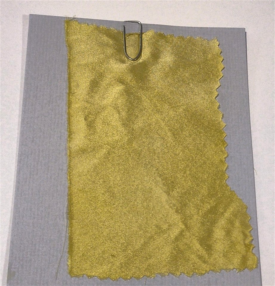 teinture végétale à base de feuilles de lierre sur soie mordancée