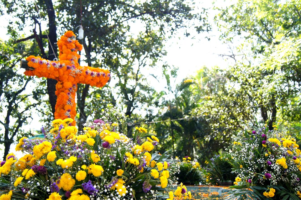 Cruz en día de Muertos