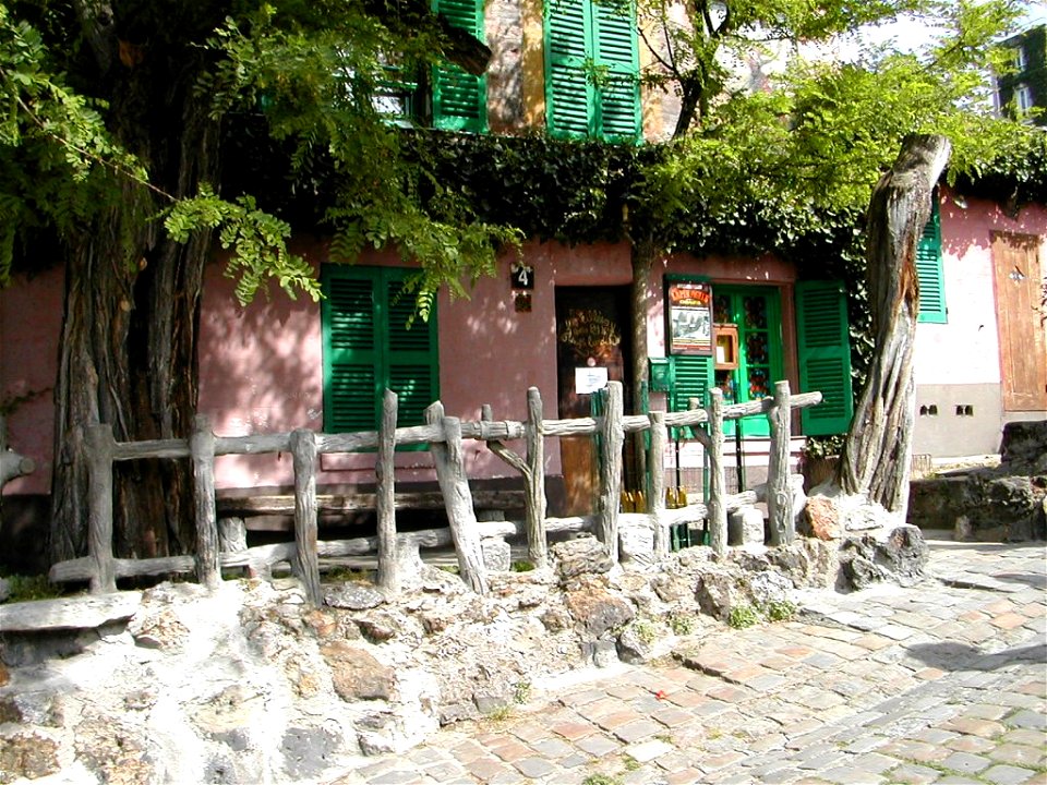 Vue du Lapin agile de Montmartre (Paris, France).