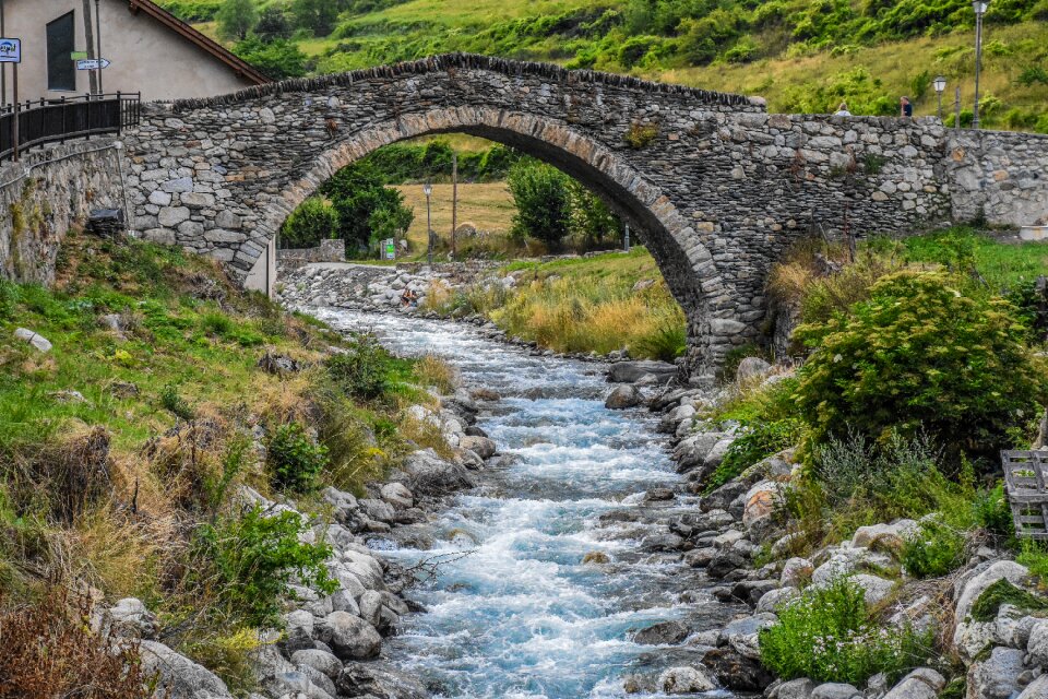 Stone bridge travel