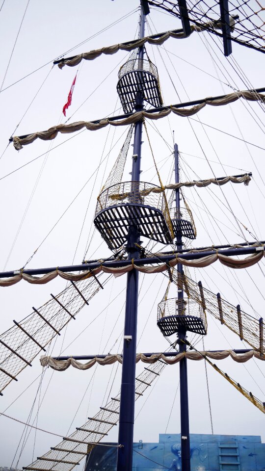 Boat pirate mast