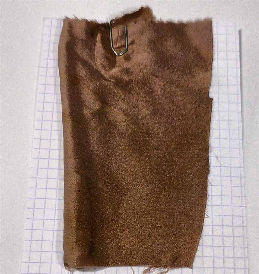teinture végétale à base d'ibiscus sur soie mordancée