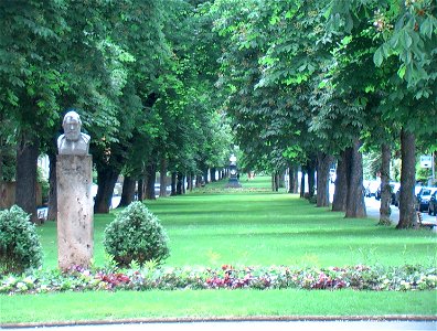 Reutlingen. Kastanienallee und Parkanlage Planie von der Gartenstaße Richtung Kaiserstraße.