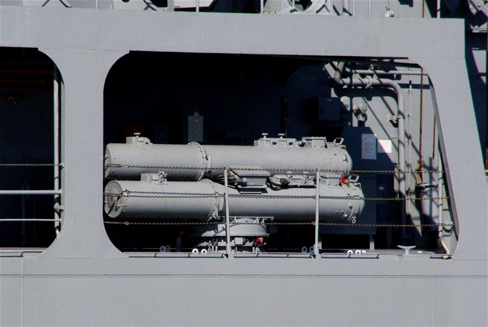 JMSDF_DD122_Hatsuyuki.Yokosuka,Japan.08-Feb-2009.Taken by los688.PD-self.
