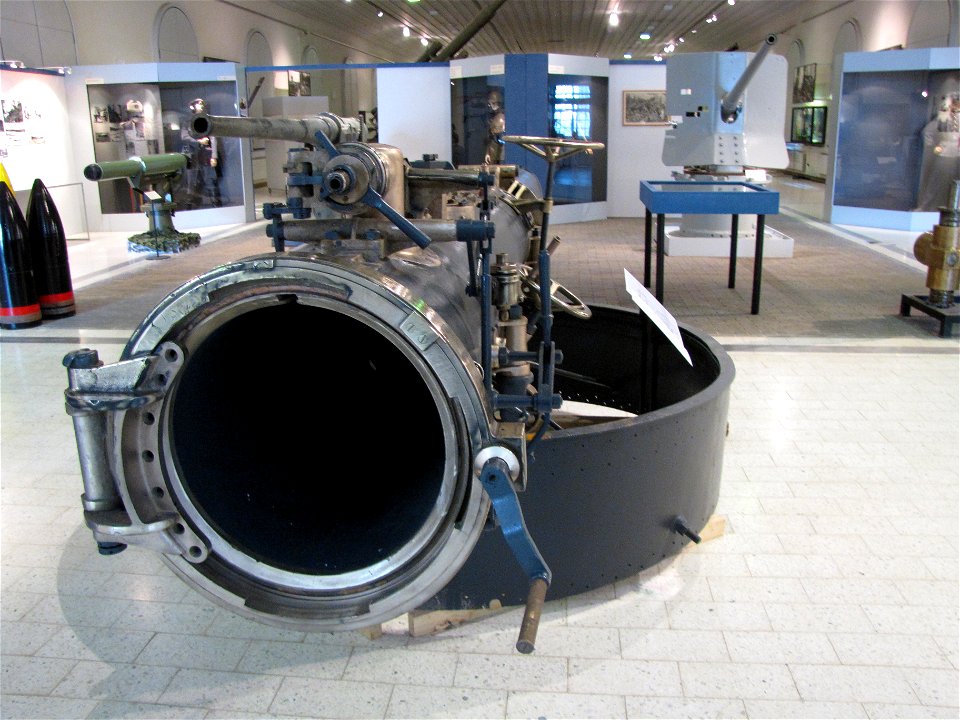 456 mm (18.0 in) torpedo tube of the Finnish torpedo boat S2. The torpedo tube belonged originally to the Russian torpedo boat Bditelnyj, which struck a mine and sank on 27th of November 191