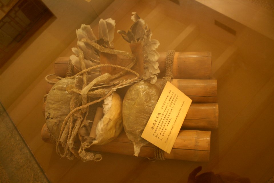 Military Museum: Ancient Weapons. Complete indexed photo collection at WorldHistoryPics.com.