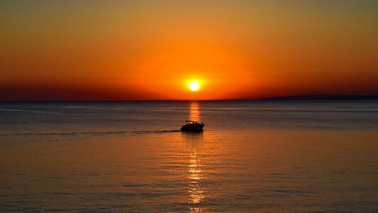 Boat horizon nature photo