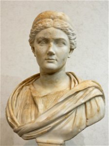 Portrait of Vibia Sabina, wife of Emperor Hadrian. Marble, ca. 135 CE. 
Français :  Portrait de Sabine, épouse de l'empereur Hadrien. Marbre, vers 135 ap. J.-C. Provenance: Via Appia.