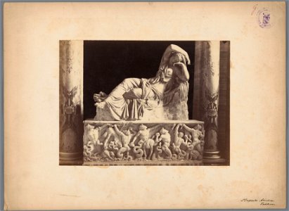 IdentificatieTitel(s): Beeld van een slapende AriadneObjecttype: foto Objectnummer: RP-F-00-9341Opschriften / Merken: opschrift, recto, handgeschreven: ‘G.’opschrift, recto, handgeschreven: ‘Slapende 