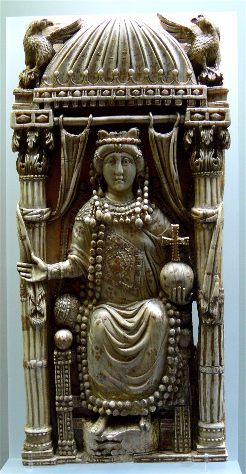 Wien, Kunsthistorisches Museum, Antikensammlung, Relief "Kaiserin Ariadne", oströmisch, um 500 n. Chr., Inv. Nr. X 39

siehe http://www.khm.at/de/khm/sammlungen/antikensammlung/spaetantike-und-fruehes