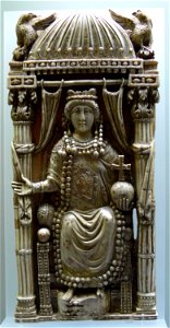 Wien, Kunsthistorisches Museum, Antikensammlung, Relief "Kaiserin Ariadne", oströmisch, um 500 n. Chr., Inv. Nr. X 39

siehe http://www.khm.at/de/khm/sammlungen/antikensammlung/spaetantike-und-fruehes