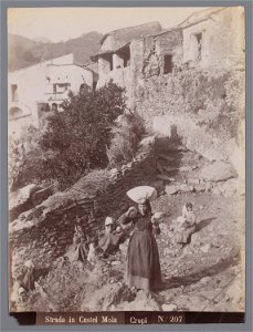IdentificatieTitel(s): Strada in Castel MolaObjecttype: foto Objectnummer: RP-F-F16678Omschrijving: Strada in Castel Mola.VervaardigingVervaardiger: fotograaf: Giovanni CrupiDatering: ca. 1850 - ca. 1