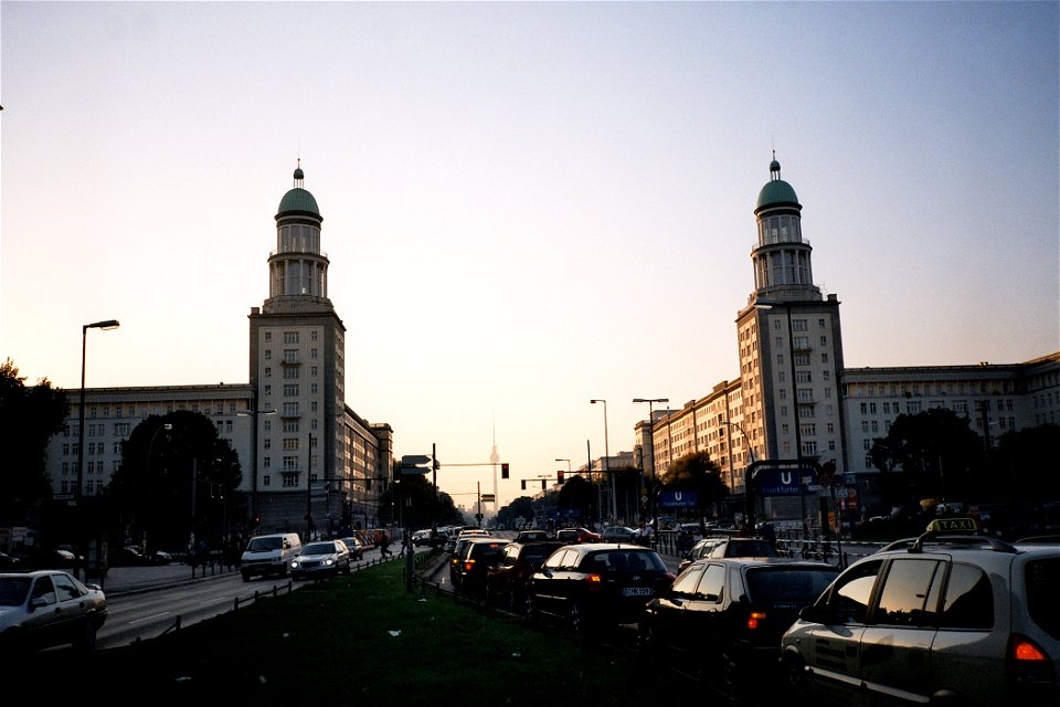 Description: Blick auf Frankfurter Tor in Berlin. Bauzeit: 1957-1961. Architekten: Hermann Henselmann. Frankfurter Tor in Berlin.

Source: self-made. I release it into the public domain. Gryffindor 23