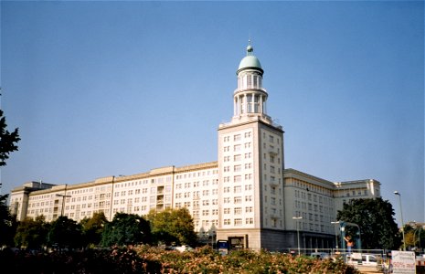 Description: Blick auf Nordturm des Frankfurter Tors in Berlin. Bauzeit: 1957-1961. Architekten: Hermann Henselmann. View of North Tower of Frankfurter Tor in Berlin.

Source: self-made. I release it 