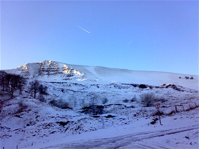 A View of Mam Tor, the Peak District, Derbyshire, England. Taken by Mark Mansell 22/01/2006. photo