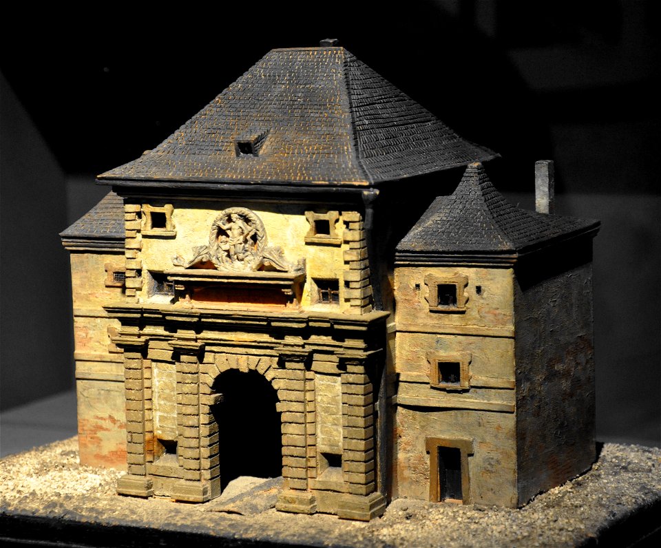 Modell des Linzer Tors in Salzburg, 1895 (Holz, farbig gefasst; signiert Brunetti); Salzburg Museum