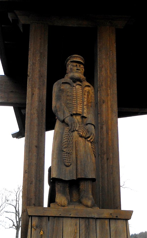Baabe, Mönchgut-Tor, Figur Südseite links
