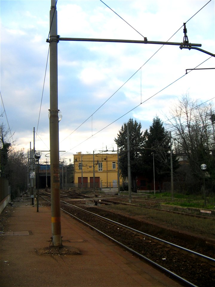 Metropolitana di Roma. 
Linea Roma - Viterbo
Stazione Tor di Quinto: la sottostazione e la galleria artificiale