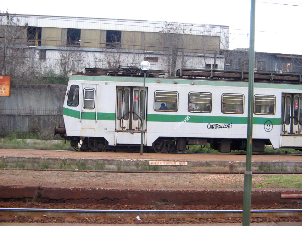 Metropolitana di Roma. 
Linea Roma - Viterbo
Stazione Tor di Quinto: un treno