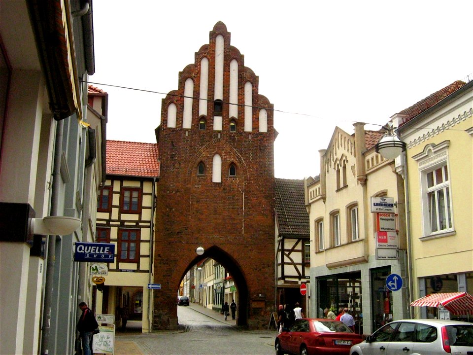 Das Malchiner Tor in Teterow (Stadtseite).