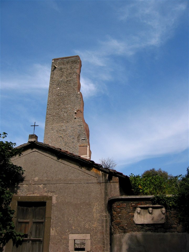 Roma, Tor Tre Teste (via Prenestina ): la mezza torre, la chiesetta e il rilievo sepolcrale con le tre teste