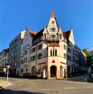 Tübingen, Am Lustnauer Tor 3, Hauptstelle der Kreissparkasse Tübingen, ursprünglich ein Wohnhaus mit einem Restaurant. photo