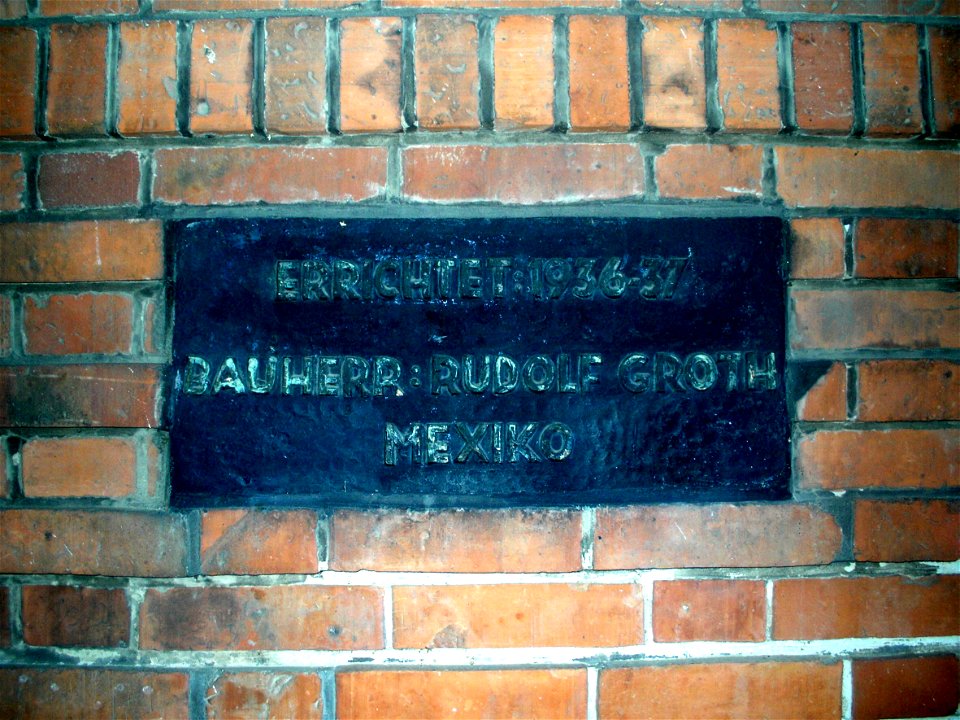 Plakette am Tor der Hoffnung in Lübeck