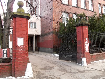 Gdańsk Wrzeszcz, szkoła Conradinum - zabytkowa brama. photo