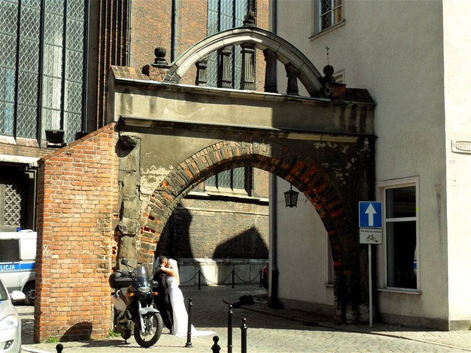 Gdańsk Główne Miasto. Dawna brama cmentarza przy kościele Mariackim (strona wewnętrzna).