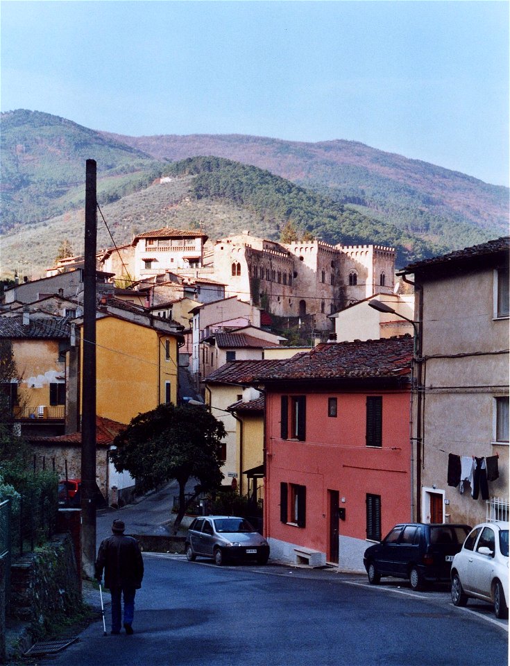 Buti, Tuscany, Italy
Castel Tonini (Villa Medicea)

Photo: November 2006 by myself